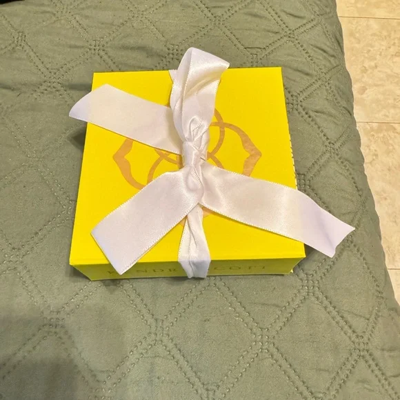 Kendra Scott necklace - Picture 6 of 9